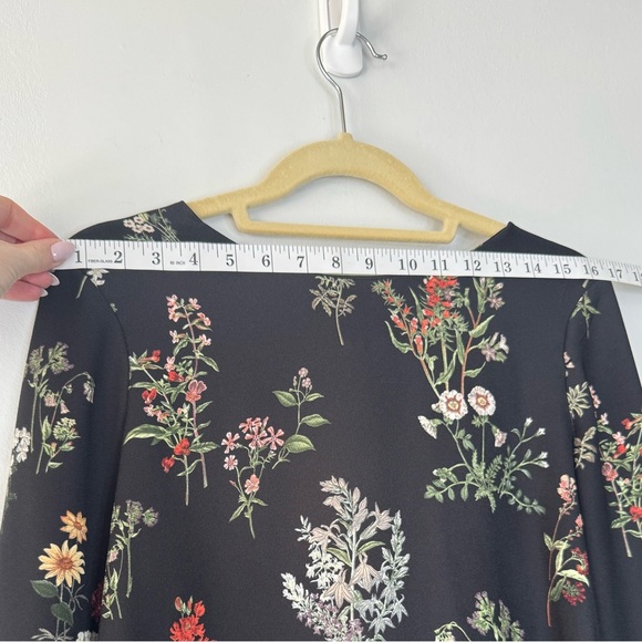 Zara Navy Floral Romper โ Size M โ Flowy, Chic & Comfy โ Perfect Condition - Picture 14 of 16